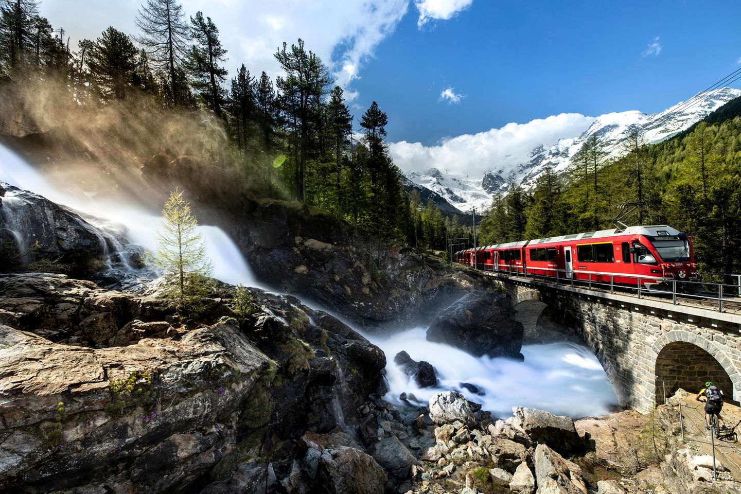 Zug zwischen Morterarsch und Bernina
