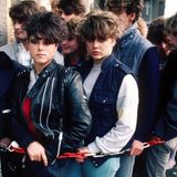 Jugendliche warten 1984 in Ostberlin in der Schlange vor dem "Café Nord"