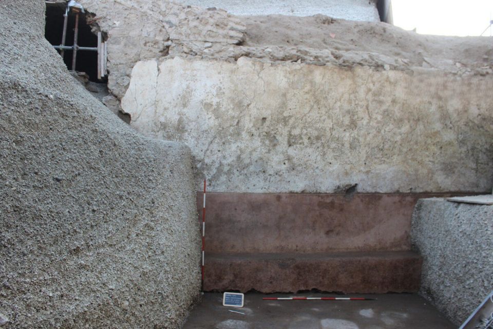 Mauerreste aus unterschiedlichen Steinen