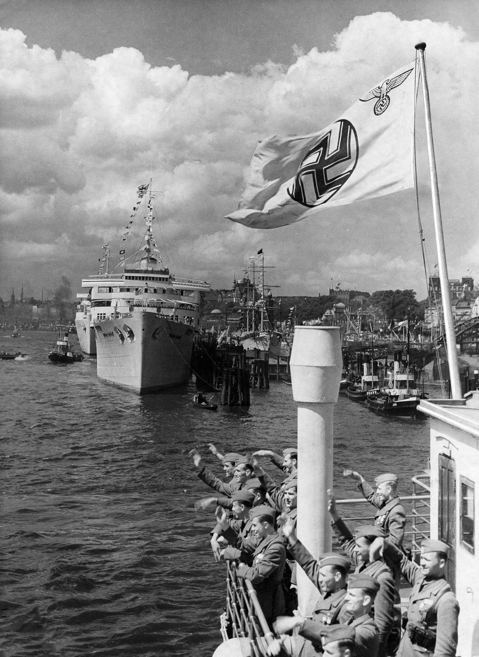 Legion Condor mit Wilhelm Gustloff in Hamburg Legion Condor mit Wilhelm Gustloff in Hamburg