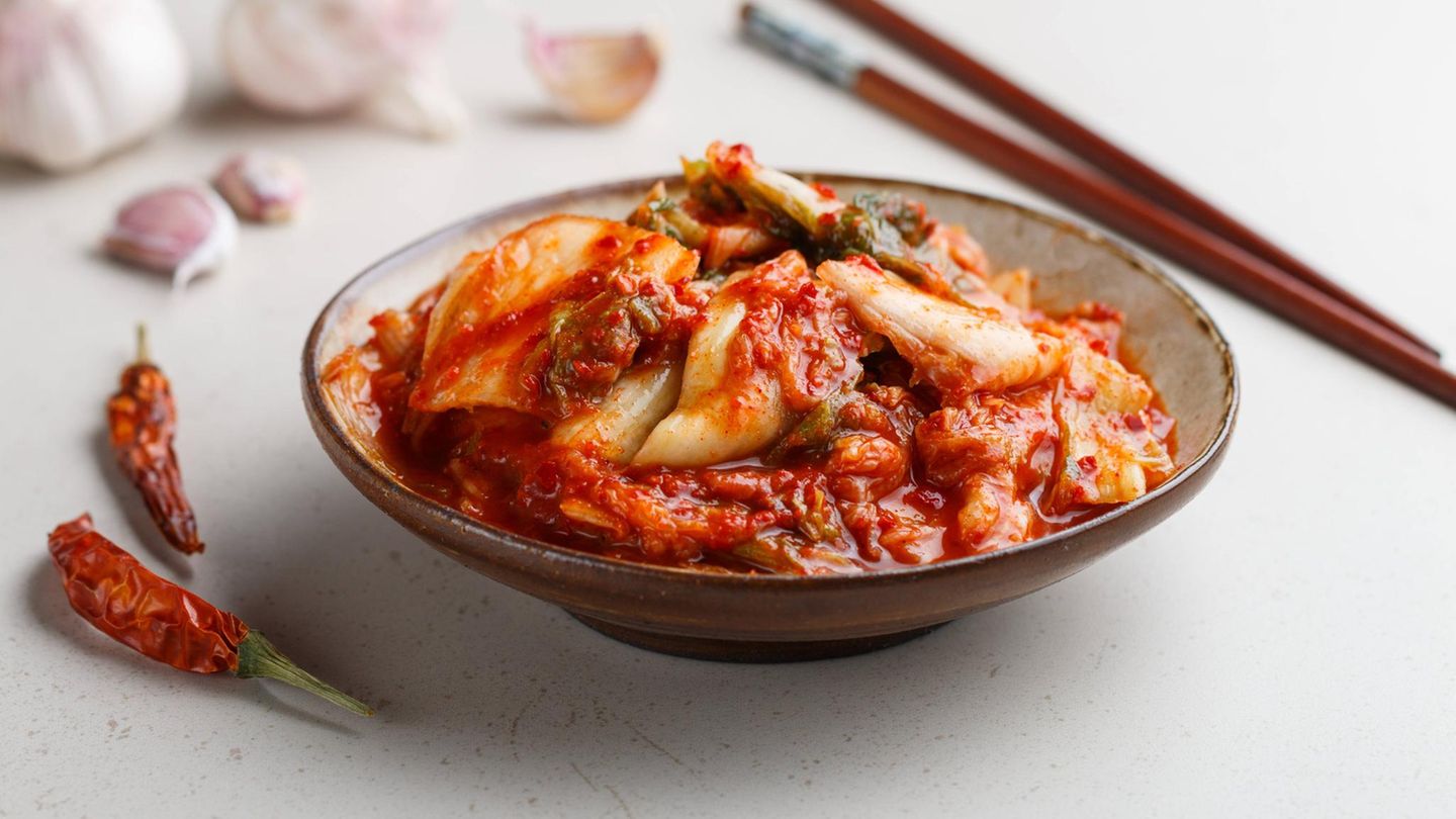 Kimchi in einer Schüssel Kimchi in einer Schüssel