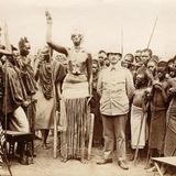 König Yuhi V. Musinga neben einem kaiserlichen Kolonialoffizier in Ruanda