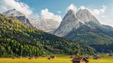 Garmisch-Partenkirchen am Fuß des Alpenmassivs