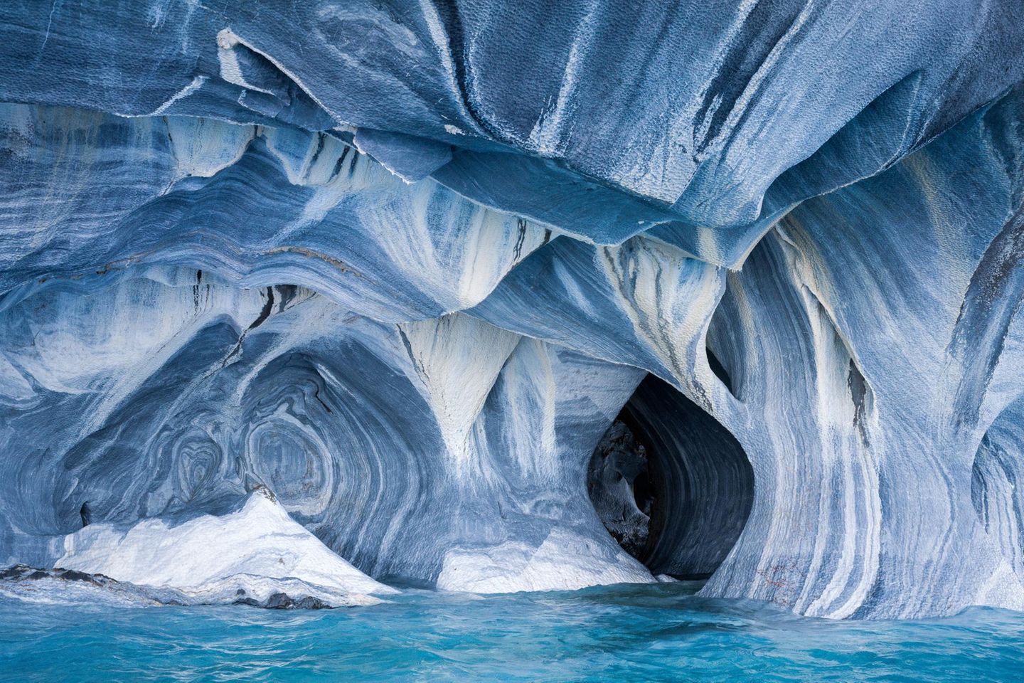 Geheimnisvolle Muster einer Marmorhöhle