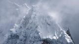 Schneeverschneite Berge Perus