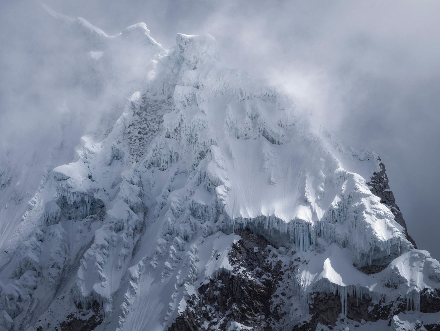 Die Eisgipfel Perus Schneeverschneite Berge Perus