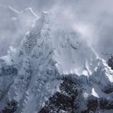 Schneeverschneite Berge Perus