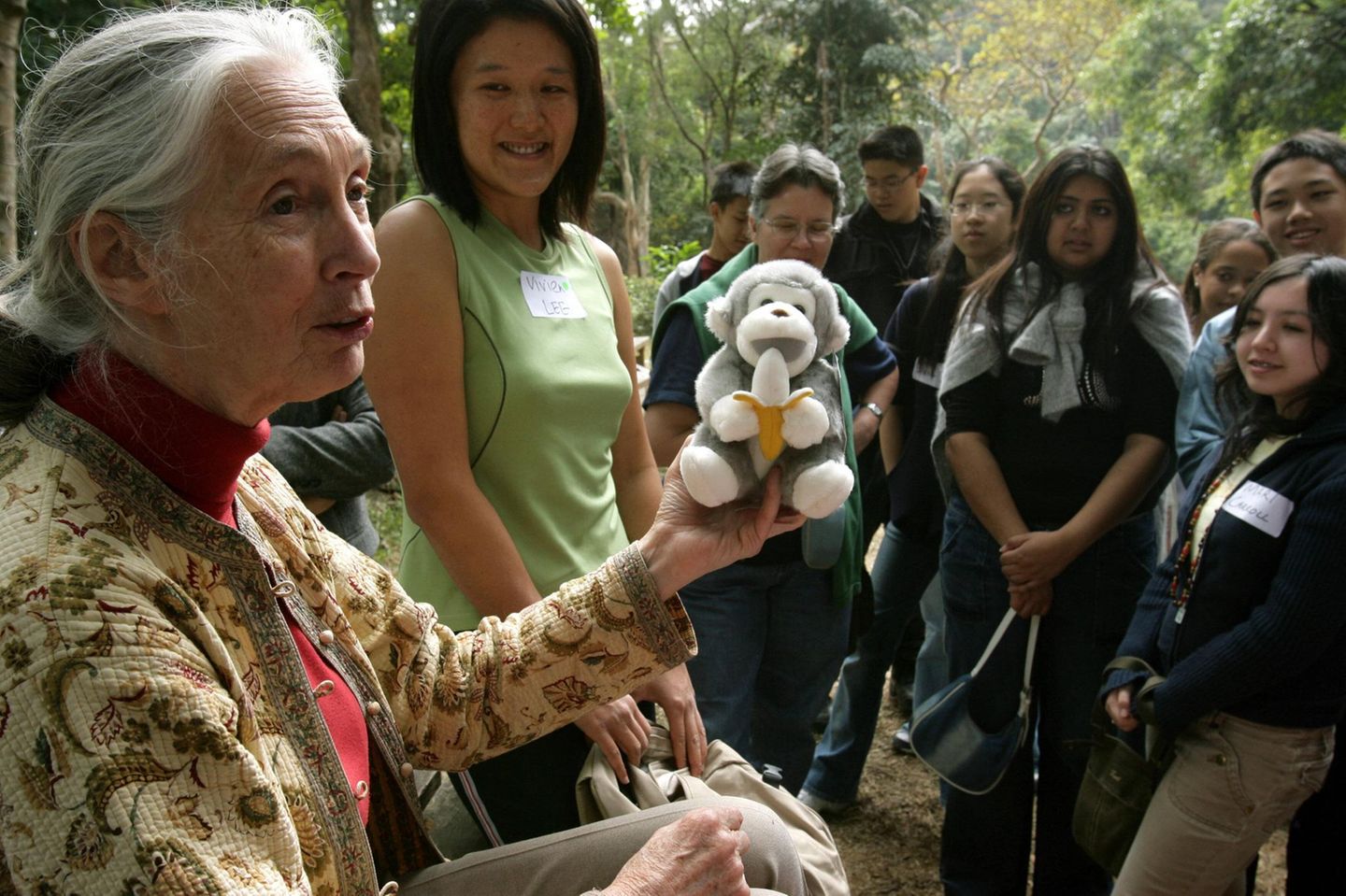 Jane Goodall mit Kindern