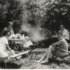 Nach langen Monaten in der Haft in Hohenschönhausen und in Hoheneck wird Renate Werwigk-Schneider (im Bild rechts) am 14. Juli 1968 freigekauft. Danach kommt sie bei ihren Freunden in Gießen unter 