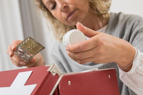 Ablaufdatum überschritten? Dann sollte man Medikamente nicht mehr verwenden. Foto: Christin Klose/dpa-tmn
