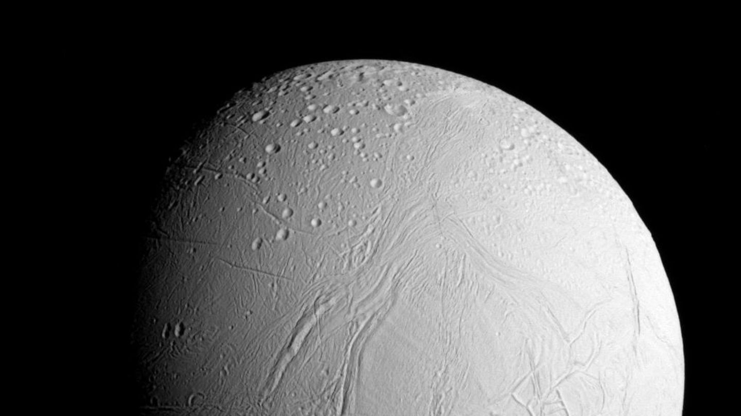 Saturnmond-Studie-liefert-neue-Hinweis-auf-m-gliches-Leben-auf-Enceladus