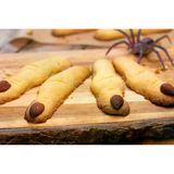 Zutaten für 25 gruselige Kekse:  150 g Mehl  100 g Butter  60 g Zucker oder Puderzucker  1 Pkt. Vanillinzucker  1 Eigelb  1 Prise Salz  25 Mandeln, ganze     Das ganze Rezept findet ihr hier.