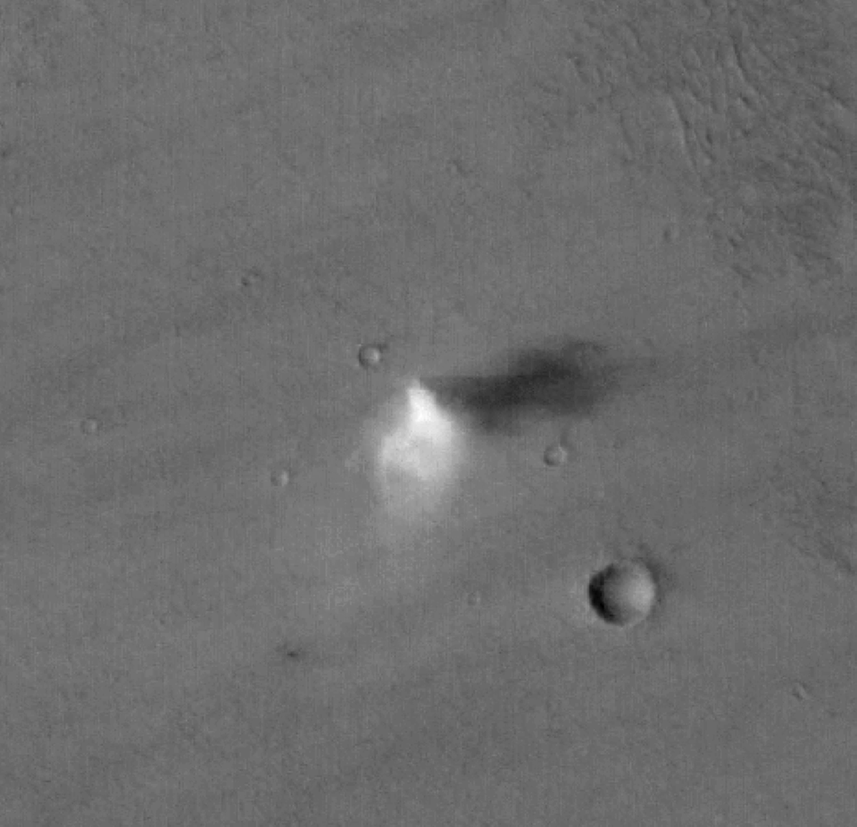 Roter Planet : Ein Staubteufel jagt über die Oberfläche des Mars. 1039 solcher Aufnahmen werteten Studienleiter Valentin Bickel und sein Team aus Ein Staubteufel jagt über die Oberfläche des Mars. 1039 solcher Aufnahmen werteten Studienleiter Valentin Bickel und sein Team aus