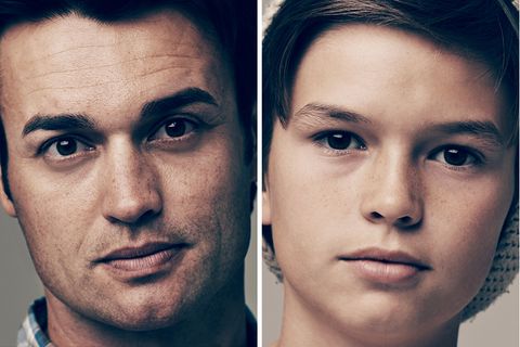 Porträt eines kleinen Jungen über einem Bild von ihm jetzt