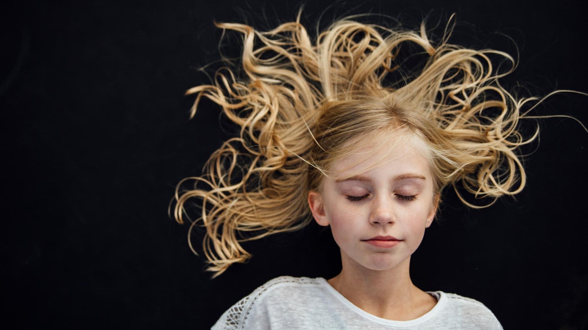 Menschen mit Autismus unterscheiden sich stark in ihren Symptomen. Grund dafür könnten unterschiedliche Risikogene sein