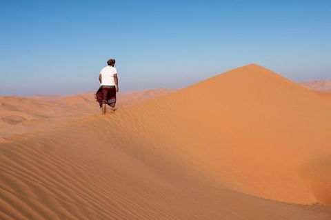 Sand, so weit das Auge reicht - das ist das Markenzeichen der Rub al-Chali. Foto: Andreas Drouve/dpa-tmn