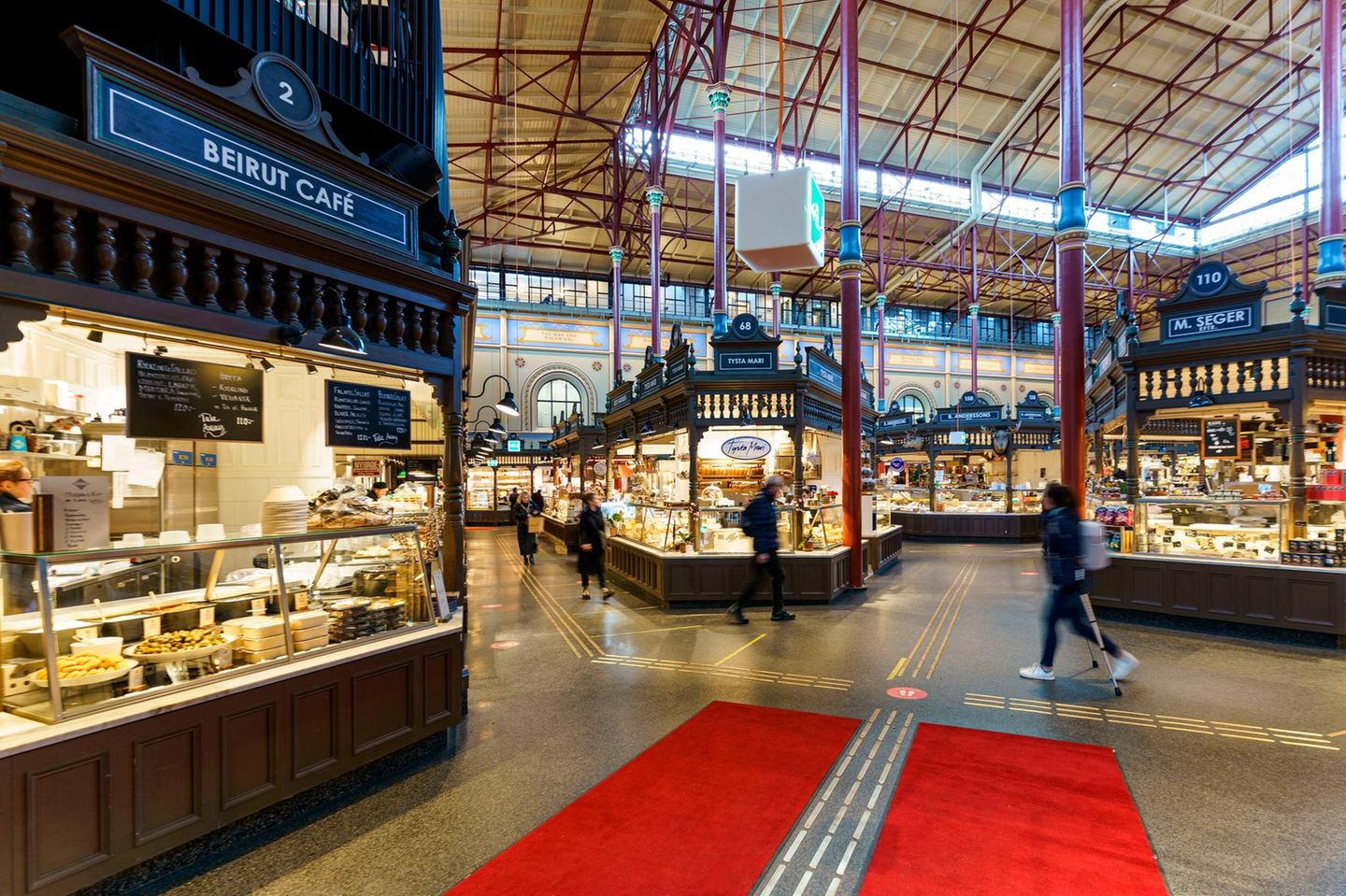 Schlemmen in der Östermalms Markthalle Östermalms Saluhall food hall in Stockholm
