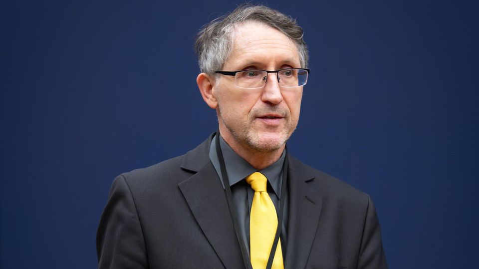 Michael Philipp ist Historiker und Literaturwissenschaftler aus Berlin. Seit 2016 ist er Chefkurator im Museum Barberini in Potsdam