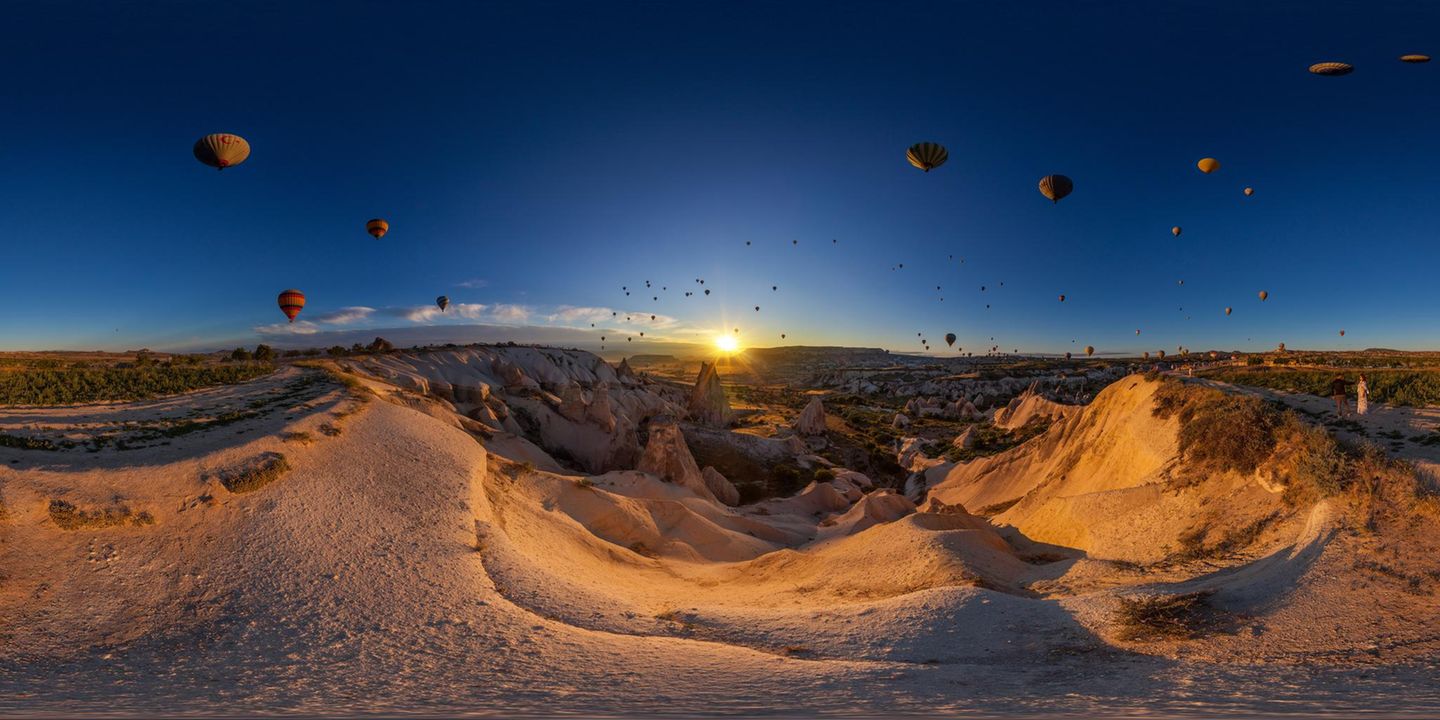 Traumfahrt Special VR Winner, No. 3; Hot air balloons in Cappadocia at sunrise Cappadocia, Turkey