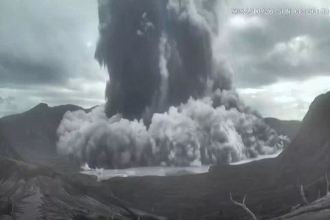 Philippinen: Spektakulärer Vulkanausbruch: Der Taal spuckt kilometerhohe Aschewolke Philippinen: Spektakulärer Vulkanausbruch: Der Taal spuckt kilometerhohe Aschewolke