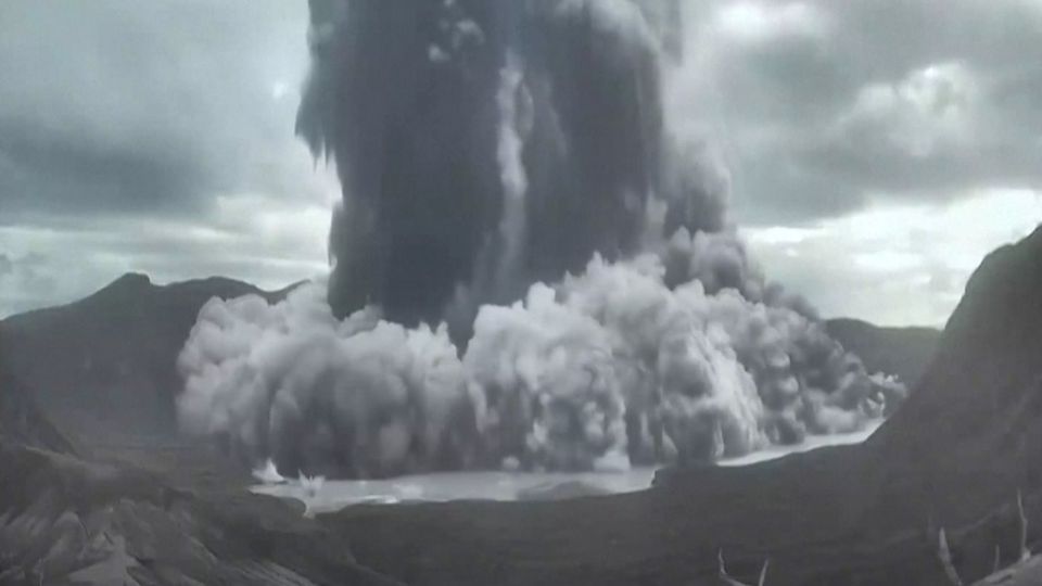 Philippinen: Spektakulärer Vulkanausbruch: Der Taal spuckt kilometerhohe Aschewolke