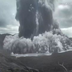 Philippinen: Spektakulärer Vulkanausbruch: Der Taal spuckt kilometerhohe Aschewolke