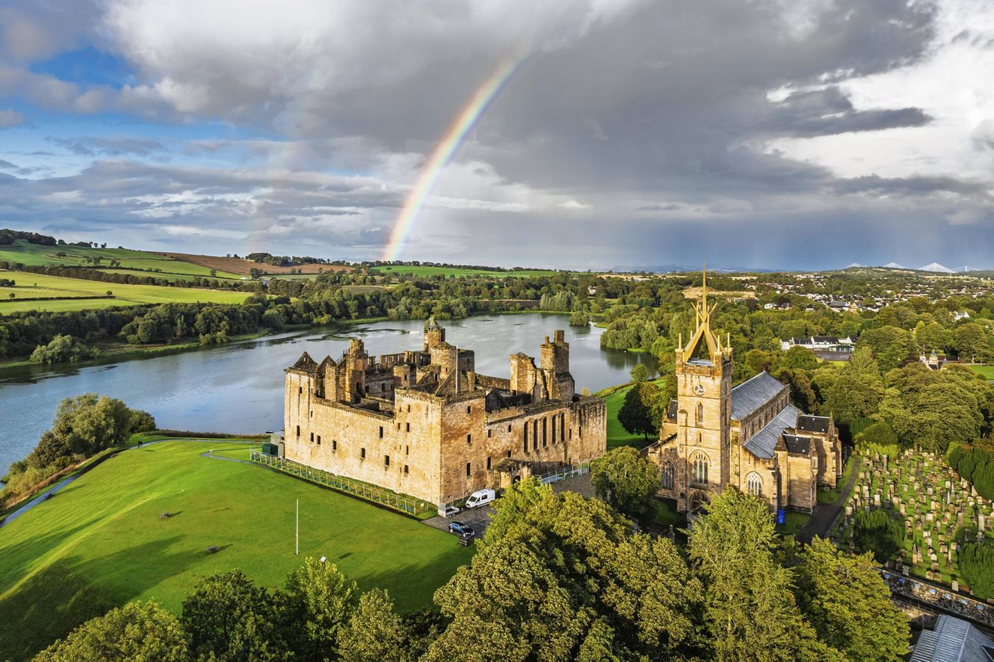 Regenbogen über den Linlithgow Palast