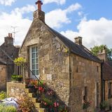 Alte Steinhäuser von Falkland in Schottland