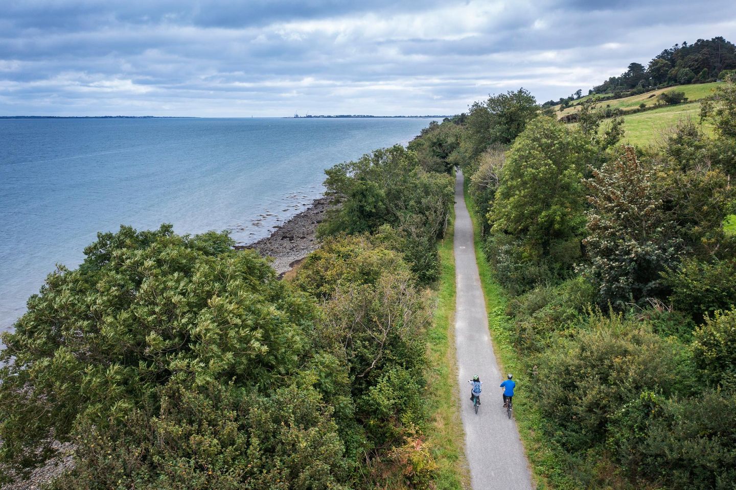 Irland per Rad Fahrradfahrer auf dem Carlingford Lough Greenway