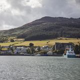 Carlingford mit Blick auf die Burg