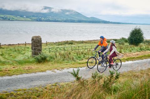 Radfahrer auf dem Carlingford Omeath Greenway