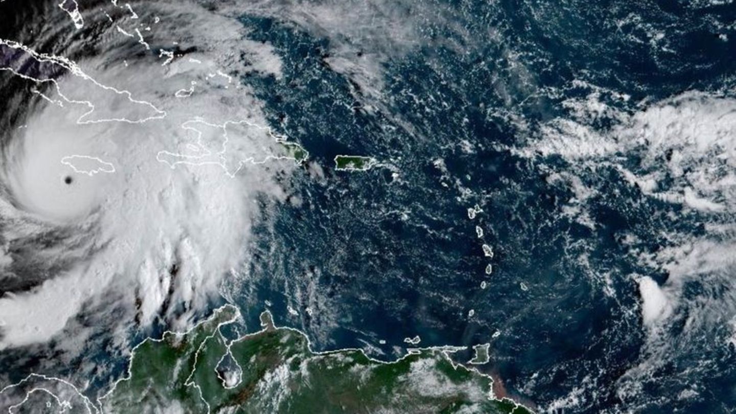 Der große Hurrikan "Melissa" ist auch aus dem Weltall sichtbar. Foto: Uncredited/NOAA/AP/dpa Der große Hurrikan "Melissa" ist auch aus dem Weltall sichtbar. Foto: Uncredited/NOAA/AP/dpa