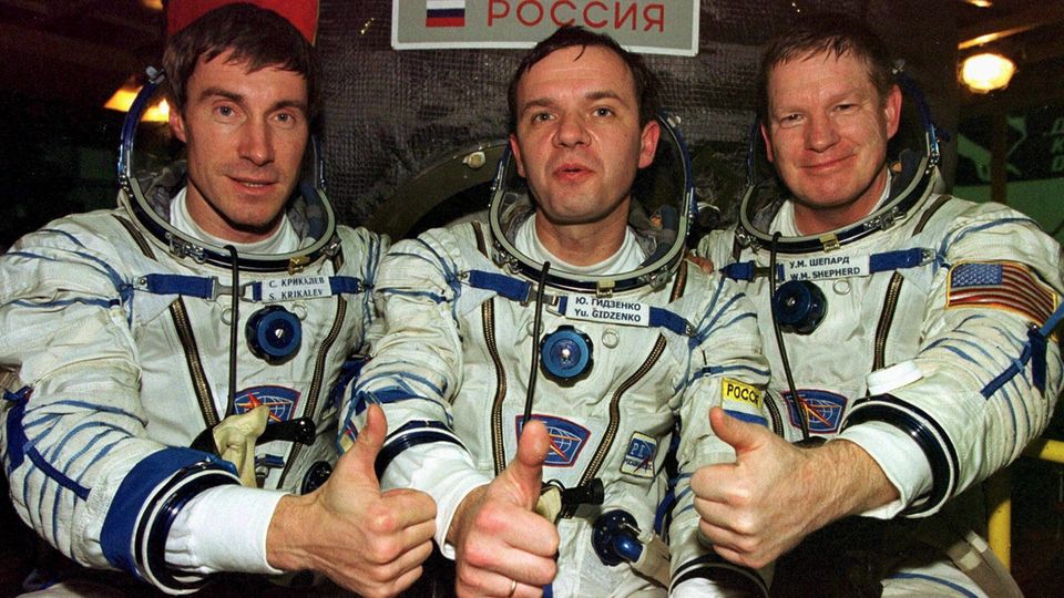US-Astronaut Bill Shepherd und die russischen Kosmonauten Juri Gidzenko und Sergei Krikaljow