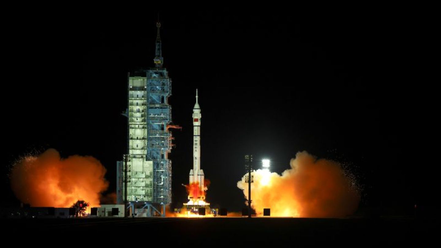 Mit der Mission "Shenzhou 21" setzt China sein ehrgeiziges Raumfahrtprogramm fort. Foto: Wang Jiangbo/XinHua/dpa Mit der Mission "Shenzhou 21" setzt China sein ehrgeiziges Raumfahrtprogramm fort. Foto: Wang Jiangbo/XinHua/dpa