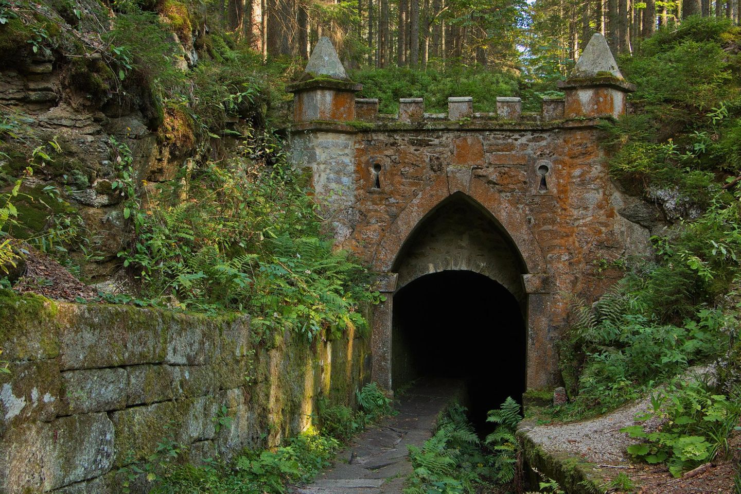 Das Eingangstor des Schwarzenbergischen Schwemmkanals