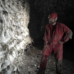 Das riesige Netz in der Schwefelhöhle besteht aus unzähligen einzelnen Trichternetzen  © Marek Audy, Urak et al. 2025, Subterranean Biology, CC BY 4.0