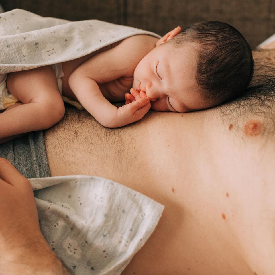 Studien zeigen: Männer wie Frauen wissen intuitiv, wie mit Säuglingen umzugehen ist