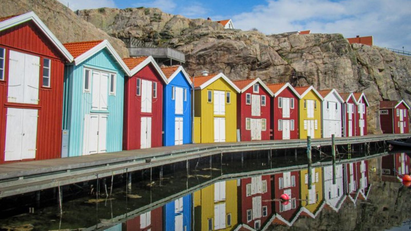 Smögen an der schwedischen Westküste: Die bunten Holzhäuser am Hafen sind das Wahrzeichen des Fischerörtchens – und Ausgangspunk