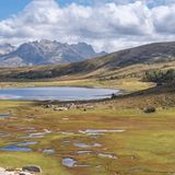 Der Nino See mit Berglandschaft