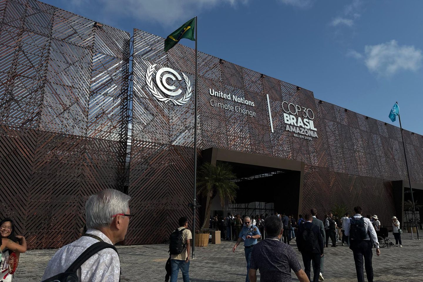 In Brasilien, am Rande des für das Weltklima so wichtigen Tropenwalds am Amazonas, treffen sich Staats- und Regierungschefs zur UN-Klimakonferenz COP30