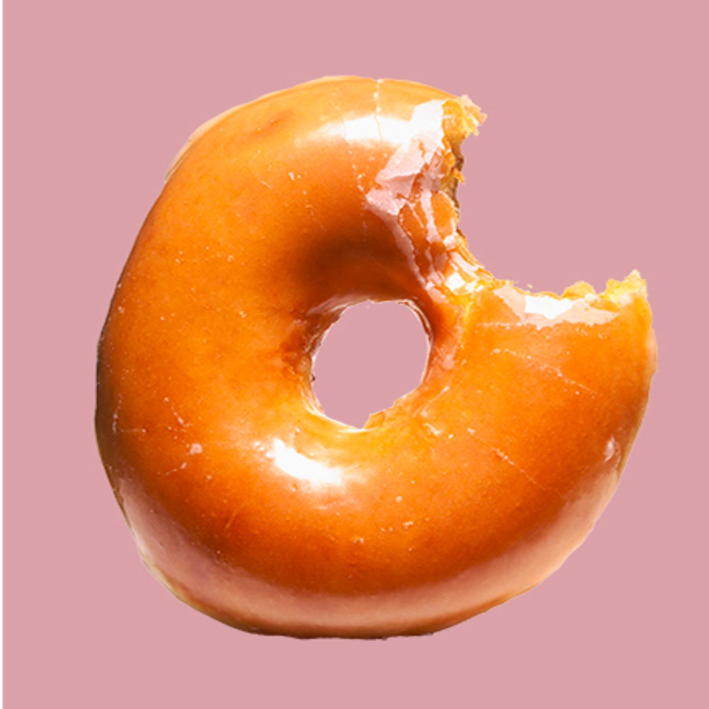 Eine Gegenüberstellung eines Brötchens, eines Donuts und einer Brezel