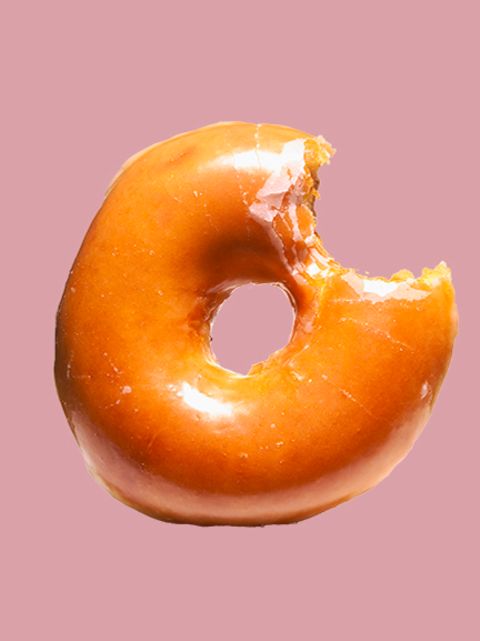 Eine Gegenüberstellung eines Brötchens, eines Donuts und einer Brezel