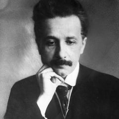 Das Foto zeigt Albert Einstein etwa um 1910. Manche Kollegen feiern ihn da schon als Genie, andere lehnen seine gewagten Ideen ab
