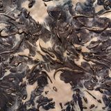 Kaimare, welche in den letzten verbliebenen Schlammpfützen ums Überleben kämpfen