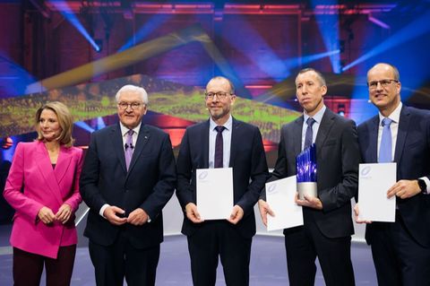 Der Deutsche Zukunftspreis ging in diesem Jahr an das Team "Kraftpaket fürs Klima - Fernverkehr-Lkw mit Wasserstoff elektrisch b