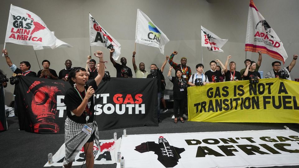 Druck von unten: Aktivisten demonstrieren auf der COP30 gegen fossile Brennstoffe