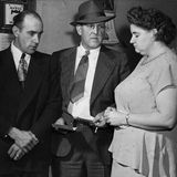 Raymond Martinez Fernandez und Martha Beck werden vom Sheriff befragt