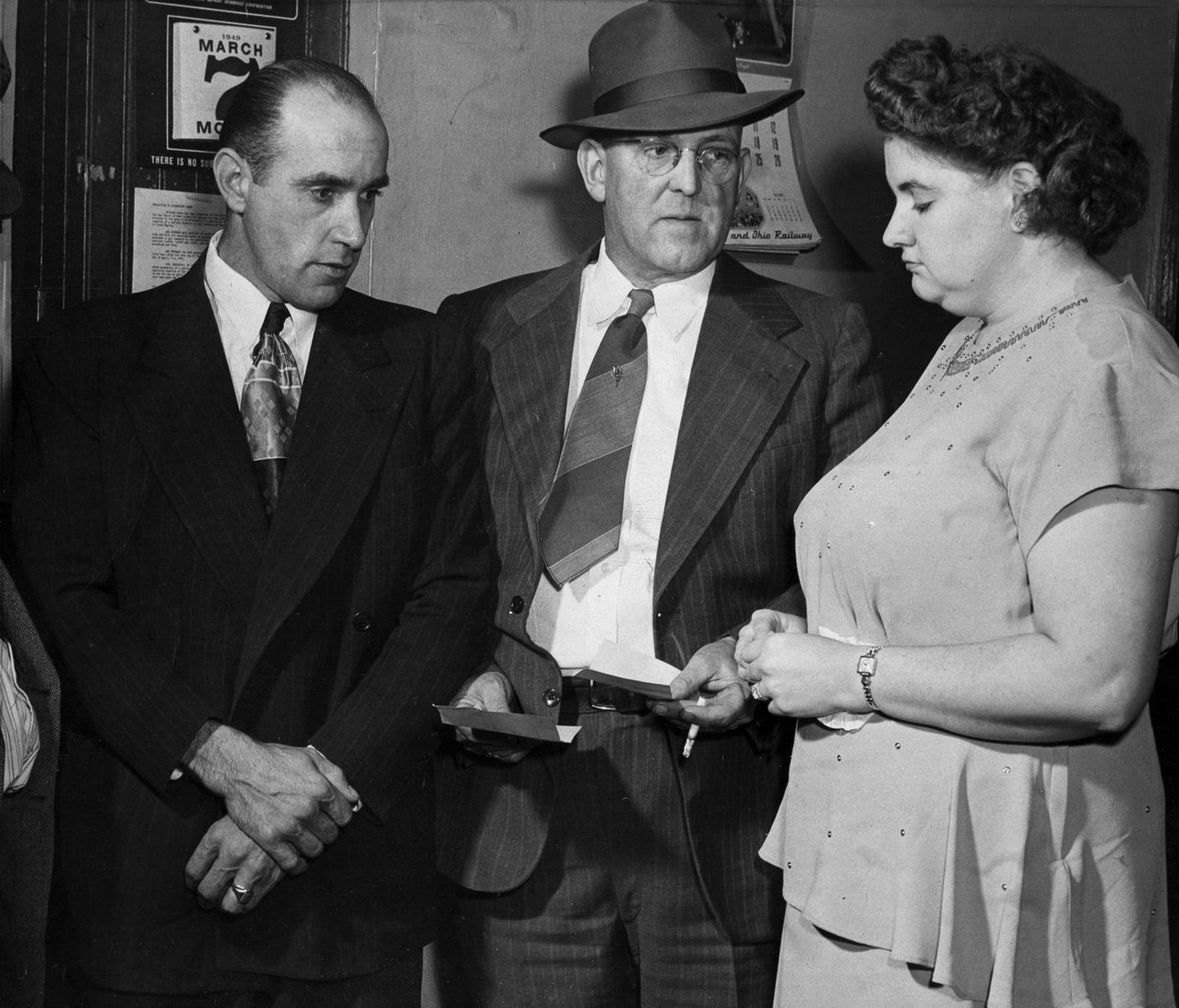 Raymond Martinez Fernandez und Martha Beck werden vom Sheriff befragt