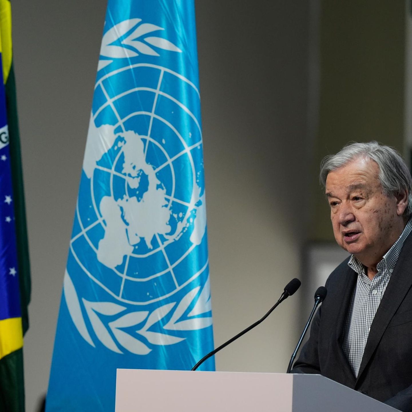 UN-Generalsekretär Antonio Guterres spricht während einer Pressekonferenz auf der Weltklimakonferenz COP30