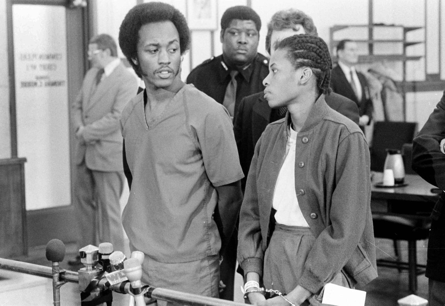 Alton Coleman und  Debra Brown in Handschellen 1985 vor Gericht